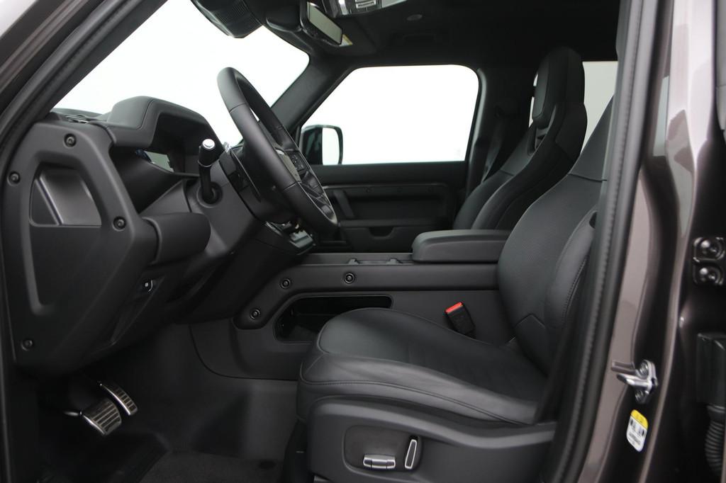 Land Rover Defender OCTA 4.4 P635 Octa | Treeplanken | 22 In, Automaat, Gebruikt, 4395 cc, 2585 kg