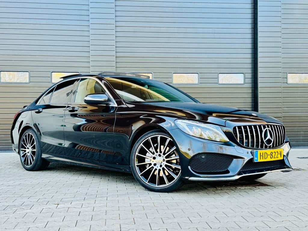 Mercedes C200 AMG PANO | Dealer OH | Automaat | Burmester |, 1800 kg, Zwart, 4 cilinders, 75 €/maand