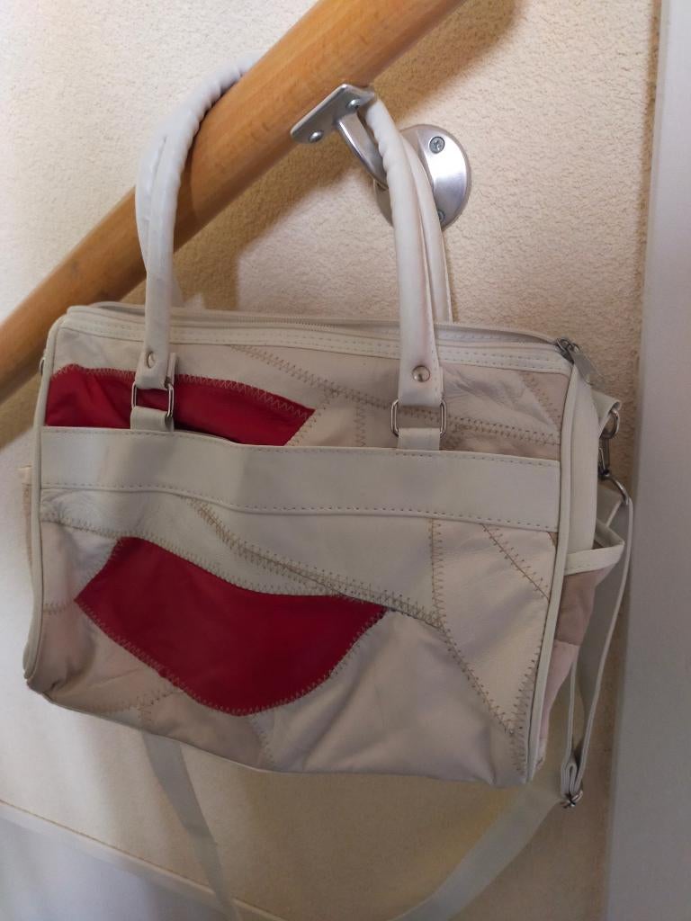 Te koop: Schoudertas - leer - wit / rood / beige, Ophalen of Verzenden, Zo goed als nieuw, Wit, Leer