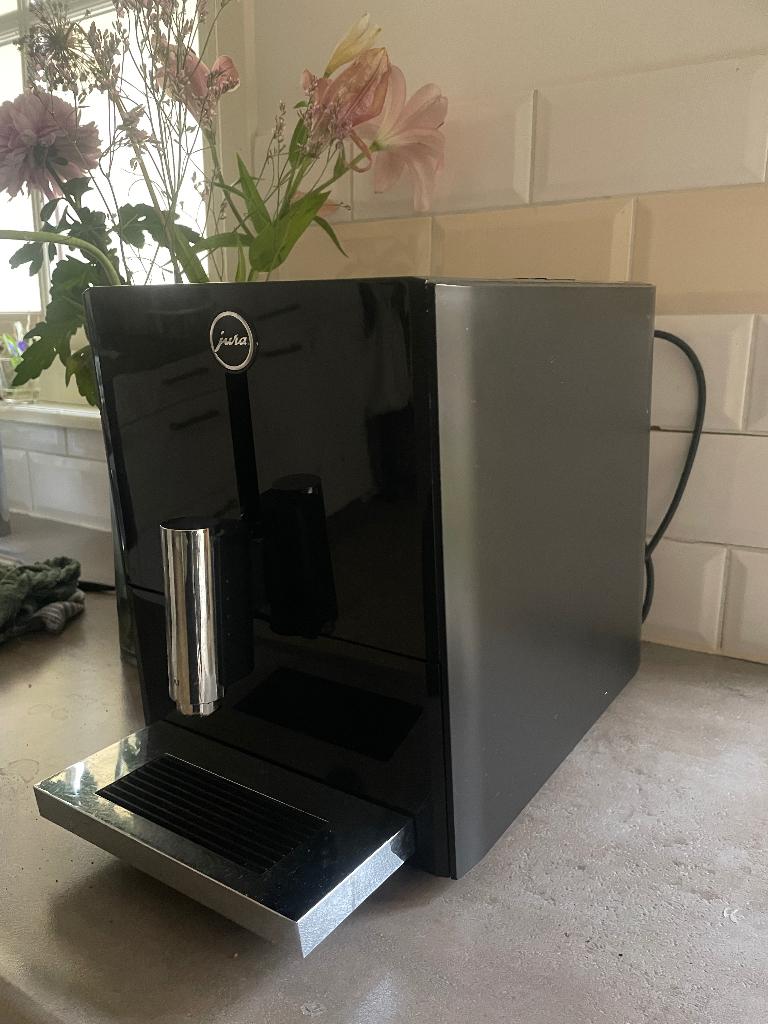 Jura koffiemachine espresso apparaat A1 zwart black automaat, Ophalen, Afneembaar waterreservoir, Gebruikt, Koffiemachine