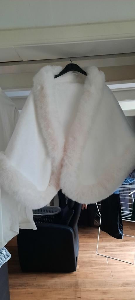 Bontmantel voor over trouwjurk, Kleding | Dames, Jassen | Winter, Ophalen of Verzenden, Nieuw, Wit