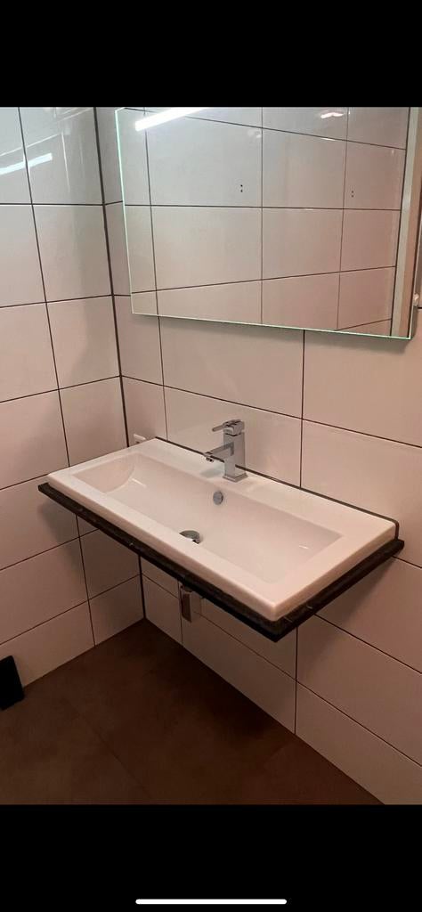 Prachtige wastafel met hardstenen omlijsting., Zo goed als nieuw, Minder dan 100 cm, Wasbak of Wastafel, 25 tot 50 cm