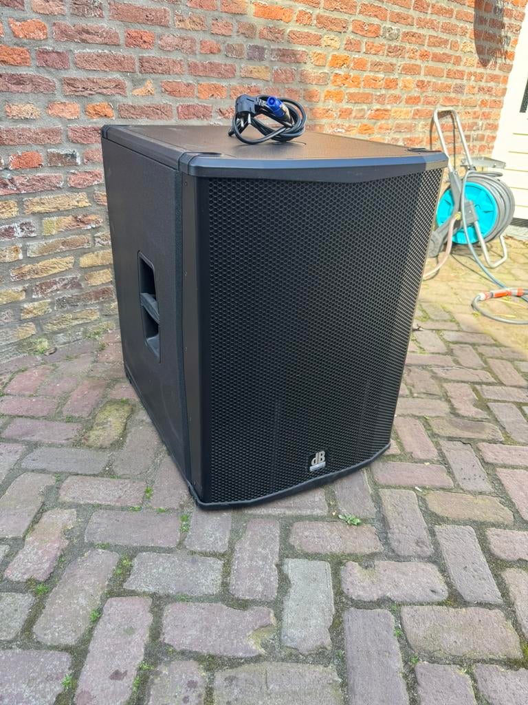 Db technologies sub 18H actieve sub izgst, Subwoofer, Zo goed als nieuw, 120 watt of meer, Ophalen