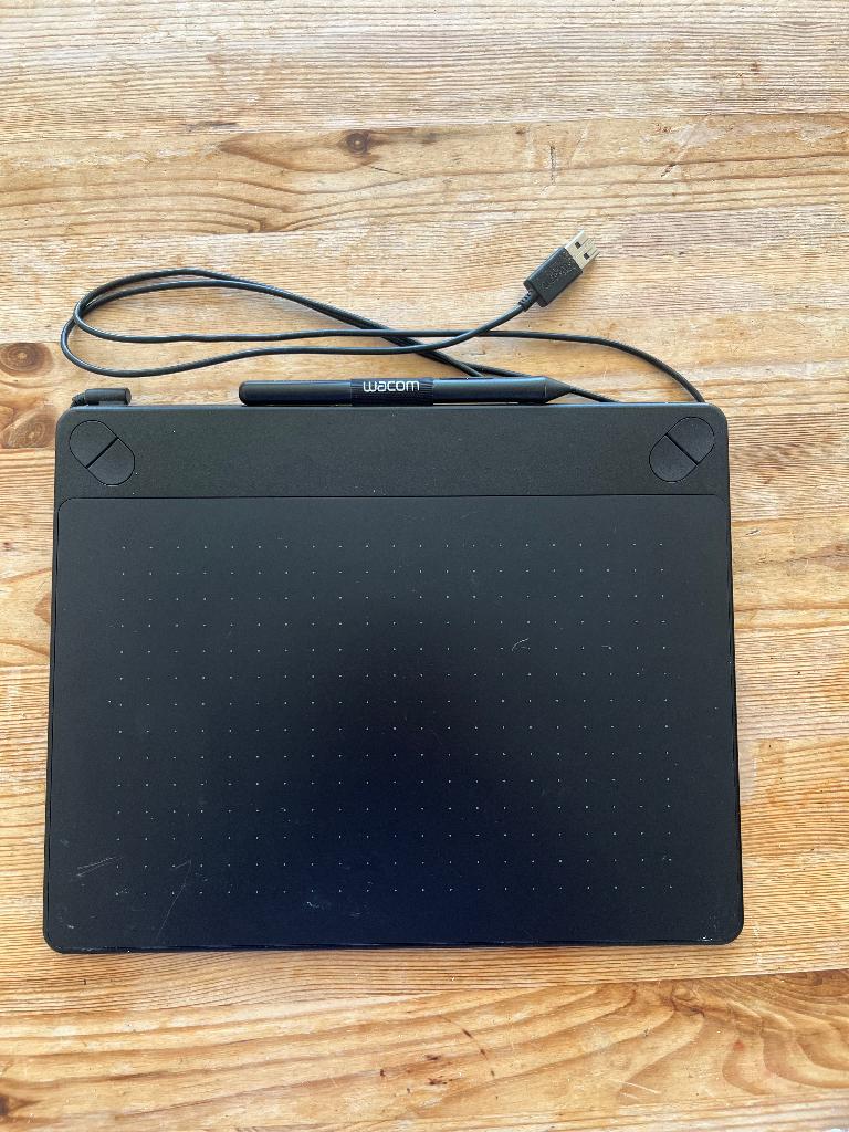 Wacom Intuos Tekentablet – Inclusief Pen en USB-kabel, Computers en Software, Tekentablets, Ophalen of Verzenden, Zo goed als nieuw