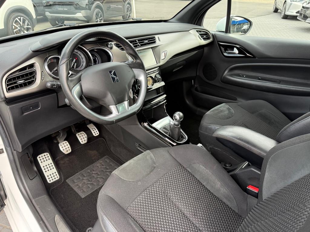 DS 3 1.2 PT SO CHIC NAVI ECC PACK PERFO CAMERA DAB+, Voorwielaandrijving, Gebruikt, 1199 cc, 82 pk
