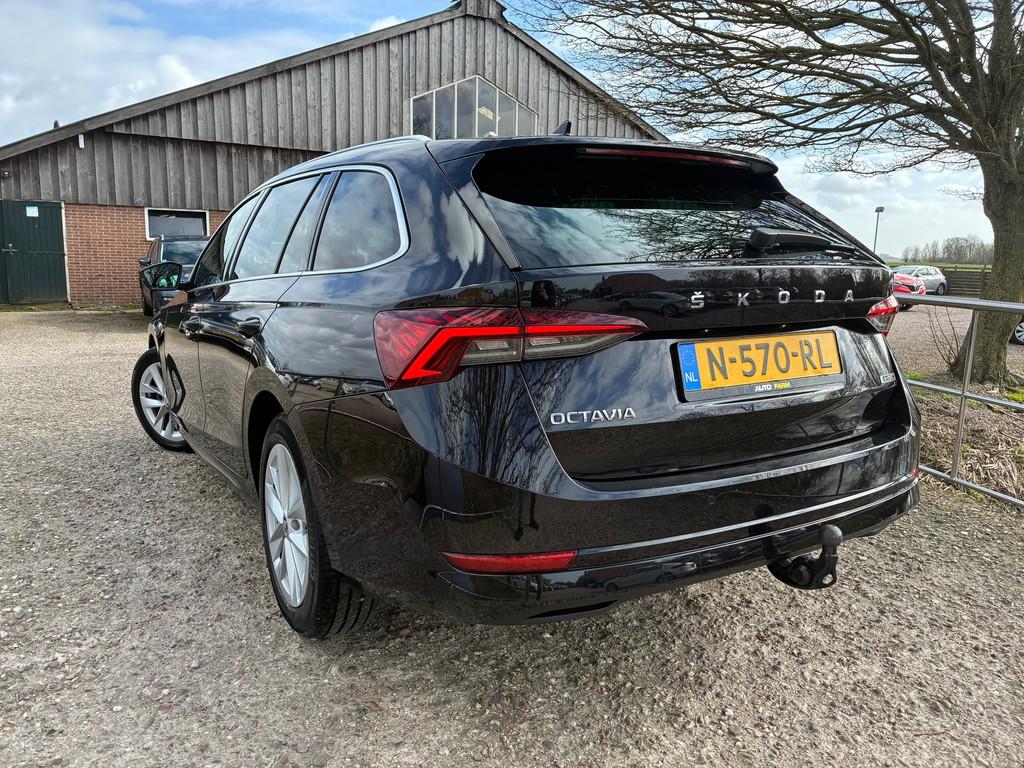 Skoda Octavia Combi 1.0 e-TSI Business Edition Plus | Half/L, Gebruikt, Leder en Stof, Hybride Elektrisch/Benzine, 3 cilinders