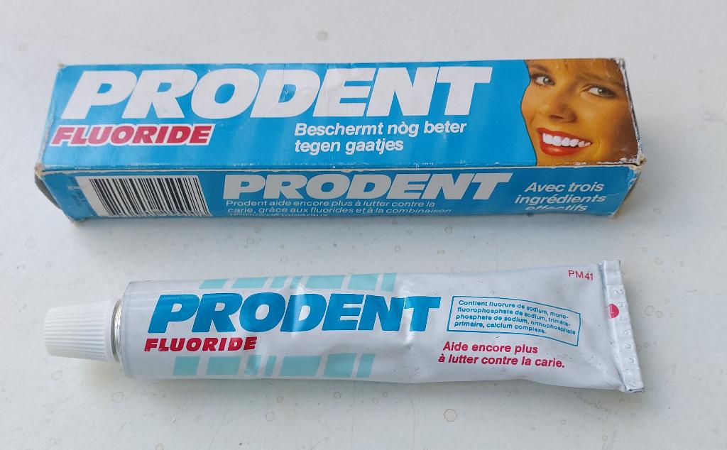 Tube Prodent tandpasta 80er/90er jaren, Verzamelen, Ophalen of Verzenden, Reclamebord