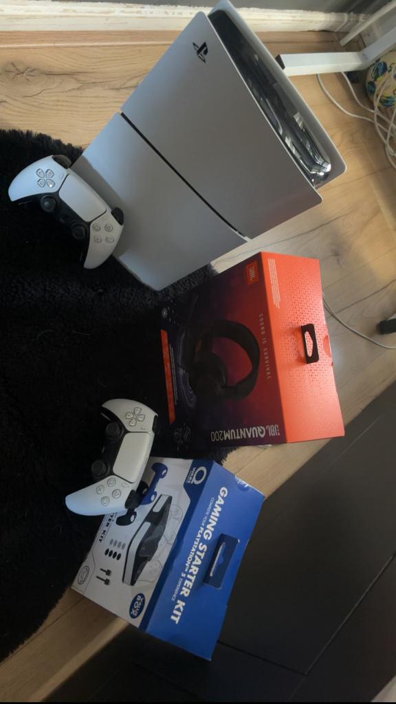 PS5 1TB digital edition met alles er op en er aan!, Ophalen, Zo goed als nieuw