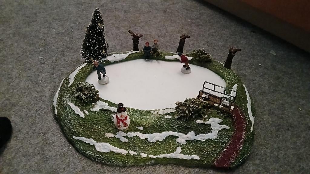 Kerstdorp Schaatsbaan, Ophalen, Zo goed als nieuw