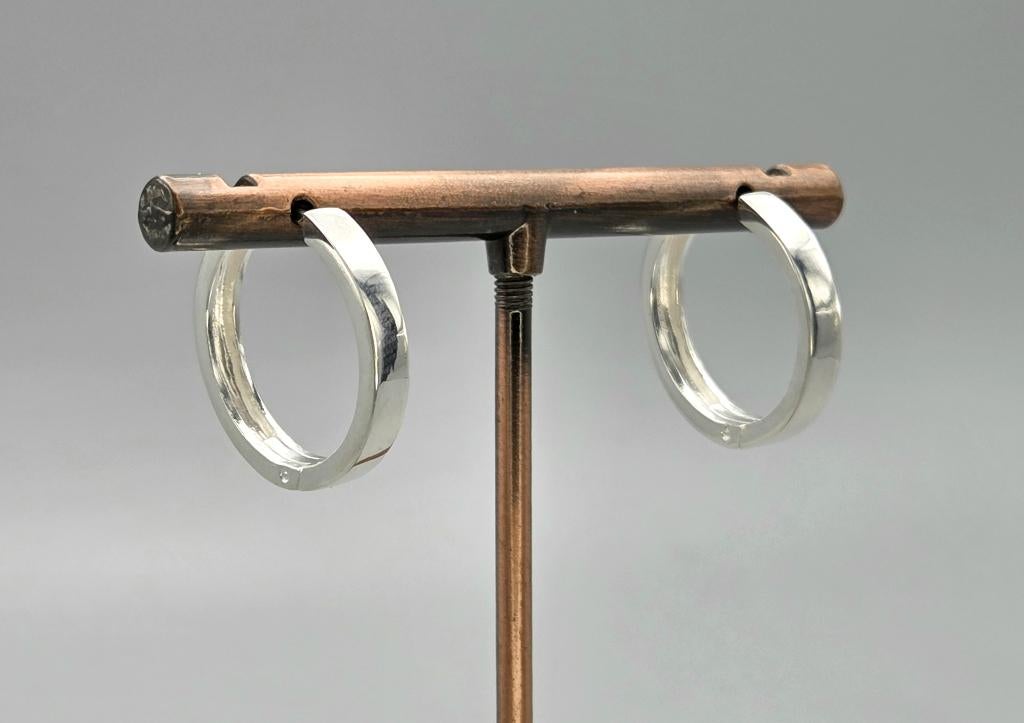 Zilveren gladde creolen vierkante buis gerhodineerd. 2026/97, Hangers, ., Nieuw, Ophalen of Verzenden