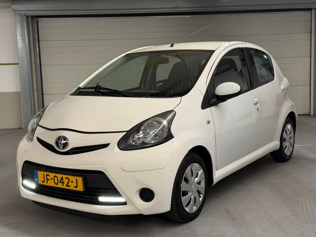 Toyota Aygo 1.0 Aspiration 5 Deurs Airco 2013 nieuwe apk., Auto's, Voorwielaandrijving, Euro 5, Stof, 4 stoelen