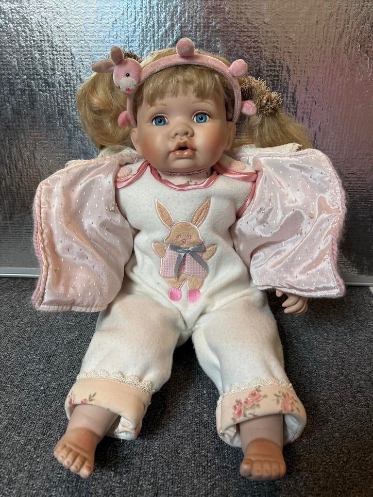 Porseleinen pop met mooie details, Ophalen of Verzenden, Gebruikt, Overige typen