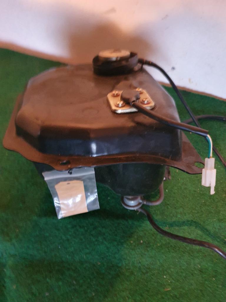 NIEUWSTAAT Benzinetank SYM Fiddle 3 50 origineel Fuel Tank, Fietsen en Brommers, Brommeronderdelen | Scooters, Ophalen of Verzenden