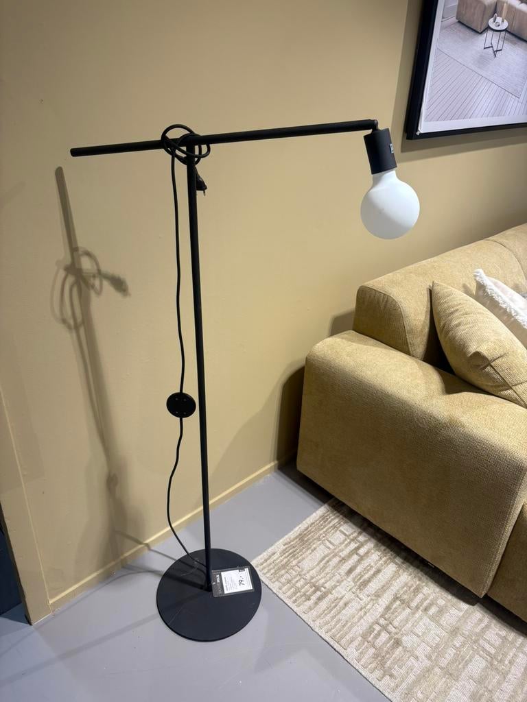 Moderne vloerlamp, Huis en Inrichting, Lampen | Vloerlampen, Ophalen, Zo goed als nieuw, 150 tot 200 cm