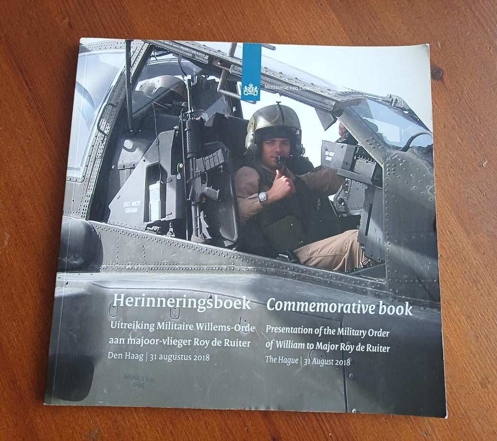 Herinneringboek Militaire Willemsorde Roy de Ruiter, Ophalen of Verzenden, 1945 tot heden, Zo goed als nieuw