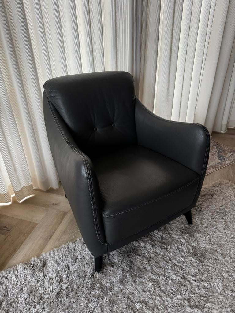 Twee grijs leren fauteuils in prima conditie, Huis en Inrichting, Fauteuils, Verzenden, Zo goed als nieuw, 75 tot 100 cm, 50 tot 75 cm