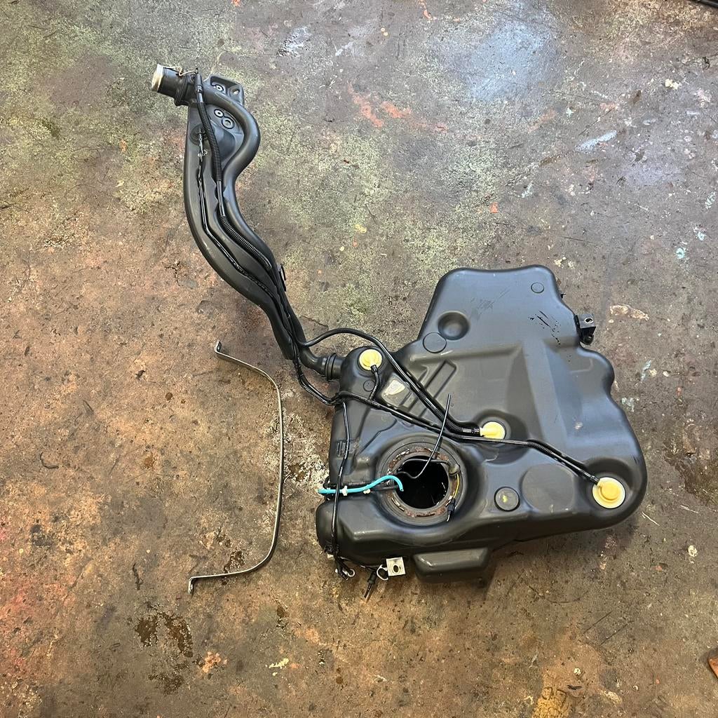 Originele VW brandstoftank + ophangbeugel – 1K0 201 085 M, Ophalen, Gebruikt, Seat