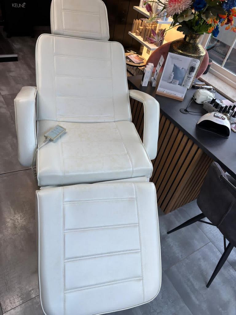 Behandelstoel met werkkarretje + lamp - Schoonheidssalon, Witgoed en Apparatuur, Persoonlijke-verzorgingsapparatuur, Ophalen, Gebruikt