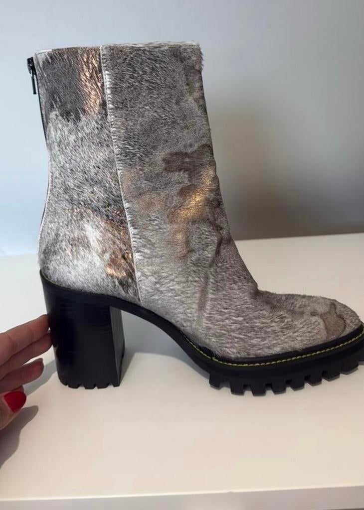 Ras koeienhuid laarzen nieuw uniek 41, Ophalen of Verzenden, Zo goed als nieuw, Zwart, Hoge laarzen