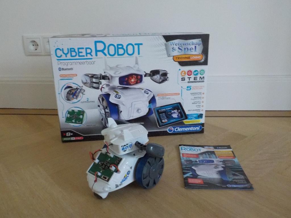 Als nieuw! Clementoni CyberRobot programmeerbaar 8+, Ophalen of Verzenden, Zo goed als nieuw, Bouwen, Met licht