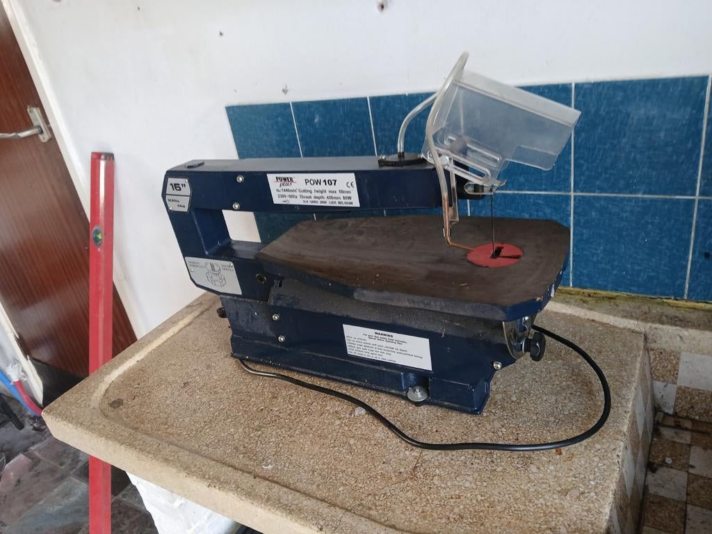 Powerplus POW107 Figuurzaagmachine, Doe-het-zelf en Verbouw, Gereedschap | Zaagmachines, Gebruikt, Figuurzaag, Minder dan 600 watt