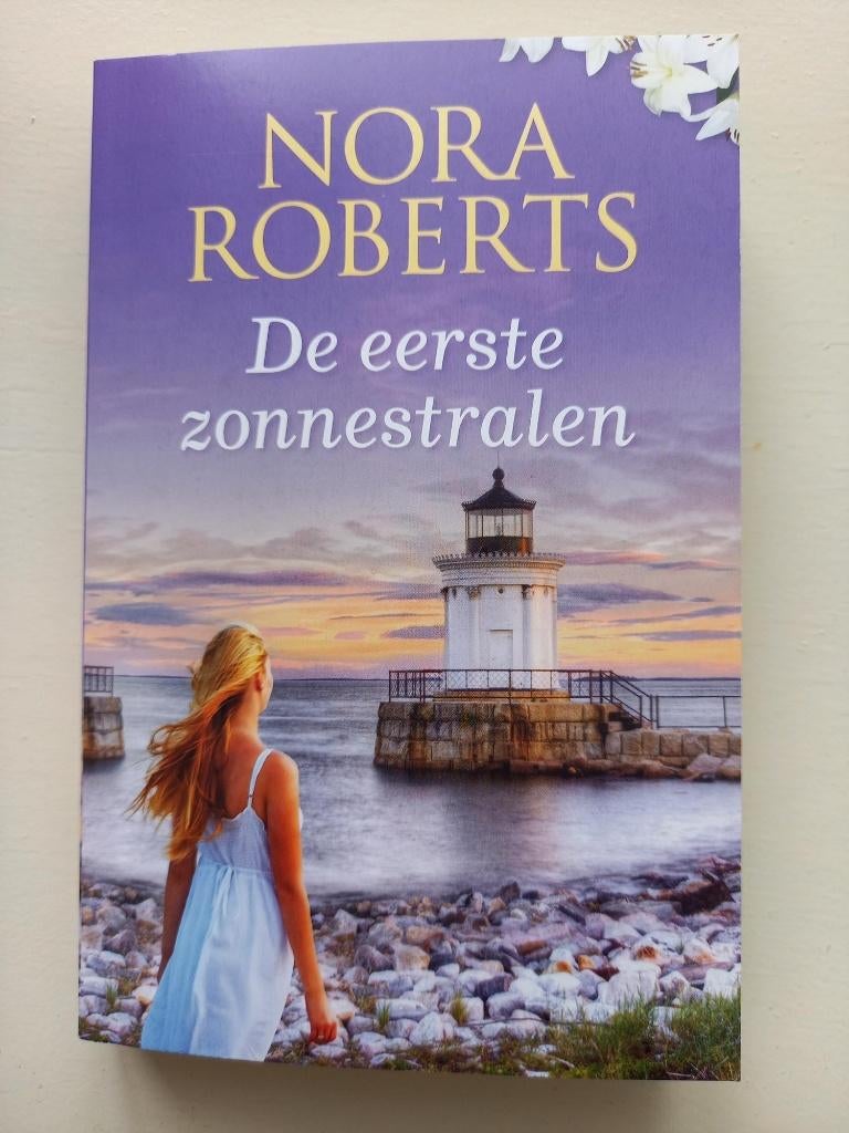 p3 De eerste zonnestralen - Nora Roberts, Ophalen of Verzenden, Zo goed als nieuw
