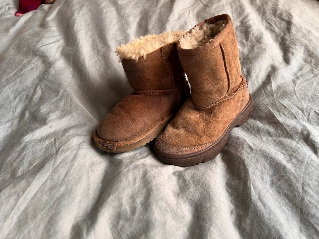 2 paar UGGs maat 25-27, Kinderen en Baby's, Kinderkleding | Schoenen en Sokken, Gebruikt, Meisje, Ophalen of Verzenden, Laarzen
