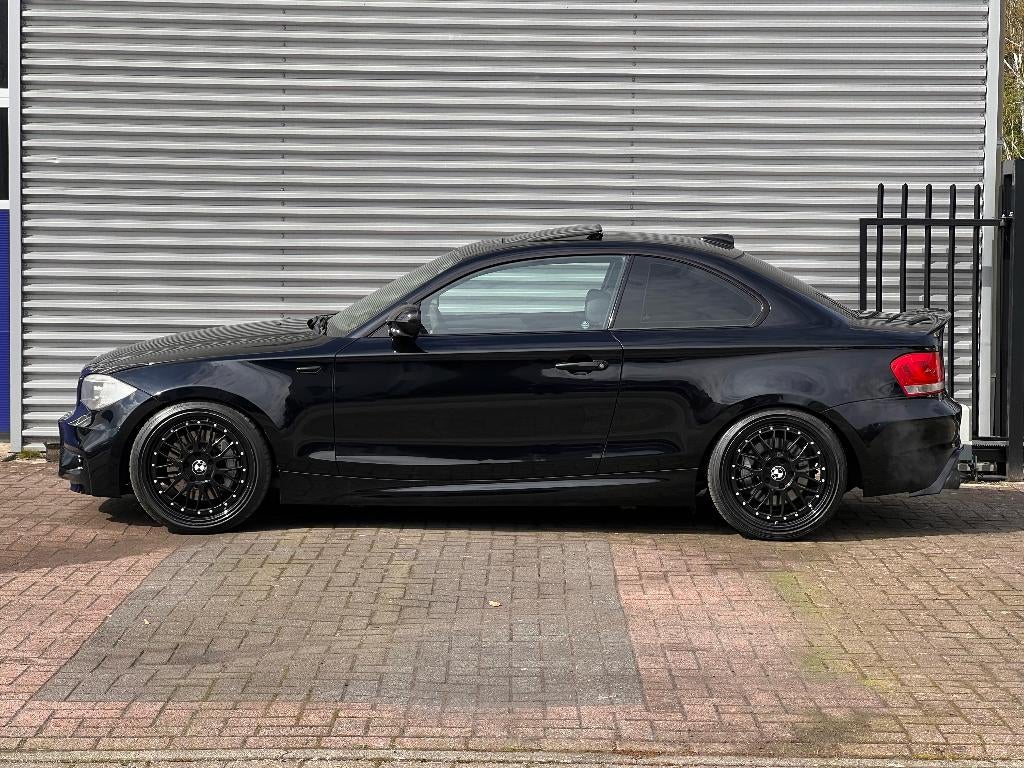 BMW 1 Serie E82 | 2011 | N55 | DCT | Zeer compleet | 306PK, Auto's, BMW, Achterwielaandrijving, Zwart, 4 stoelen, Zwart