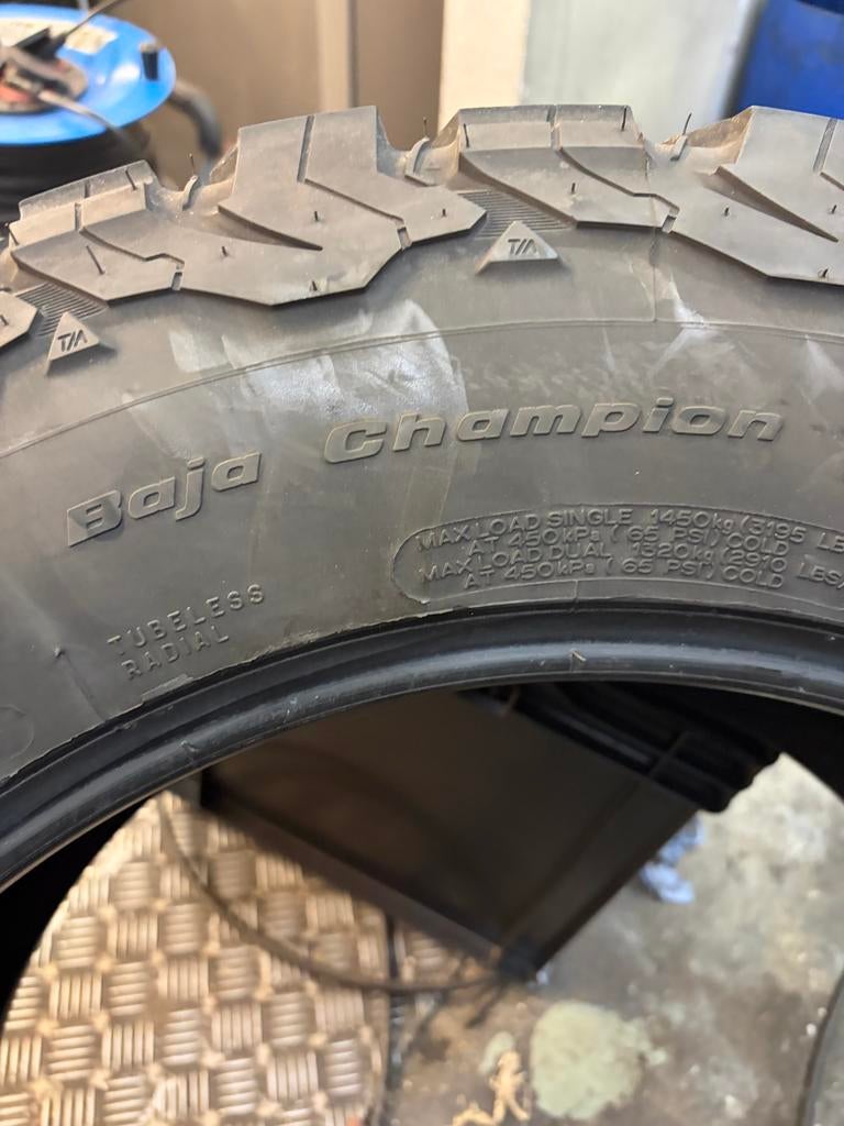 2x Banden 305/55R20 All-Terrain - Gebruikt, Auto-onderdelen, Banden en Velgen, Gebruikt, Ophalen of Verzenden, 305 mm, All Season