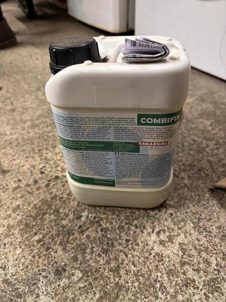 2.5 liter Combifix vijvermiddel tegen schimmel en parasieten, Ophalen of Verzenden, Zo goed als nieuw, Overige typen