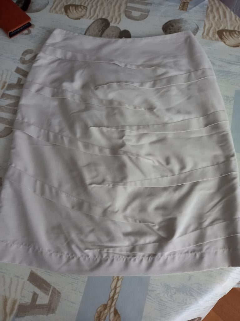 Mooie chique rok maat 38 - Lynde, Maat 38/40 (M), Beige, Ophalen of Verzenden, Zo goed als nieuw