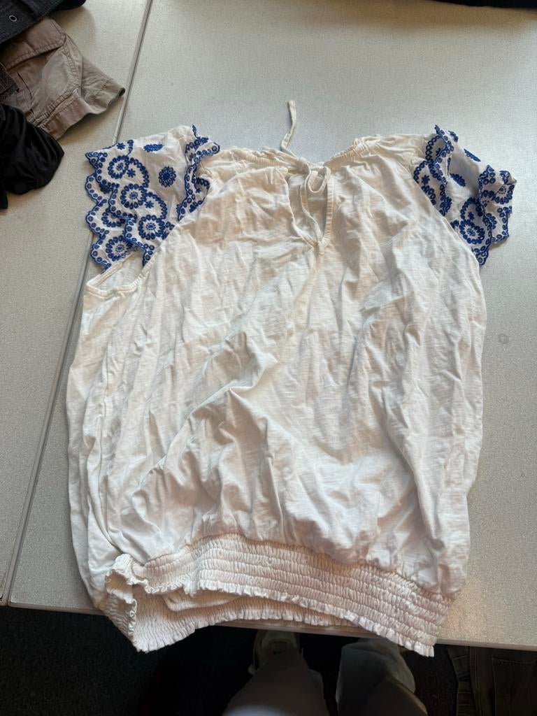 Witte top met blauw borduursel, Kleding | Dames, Wit, Korte mouw, Gedragen, Ophalen