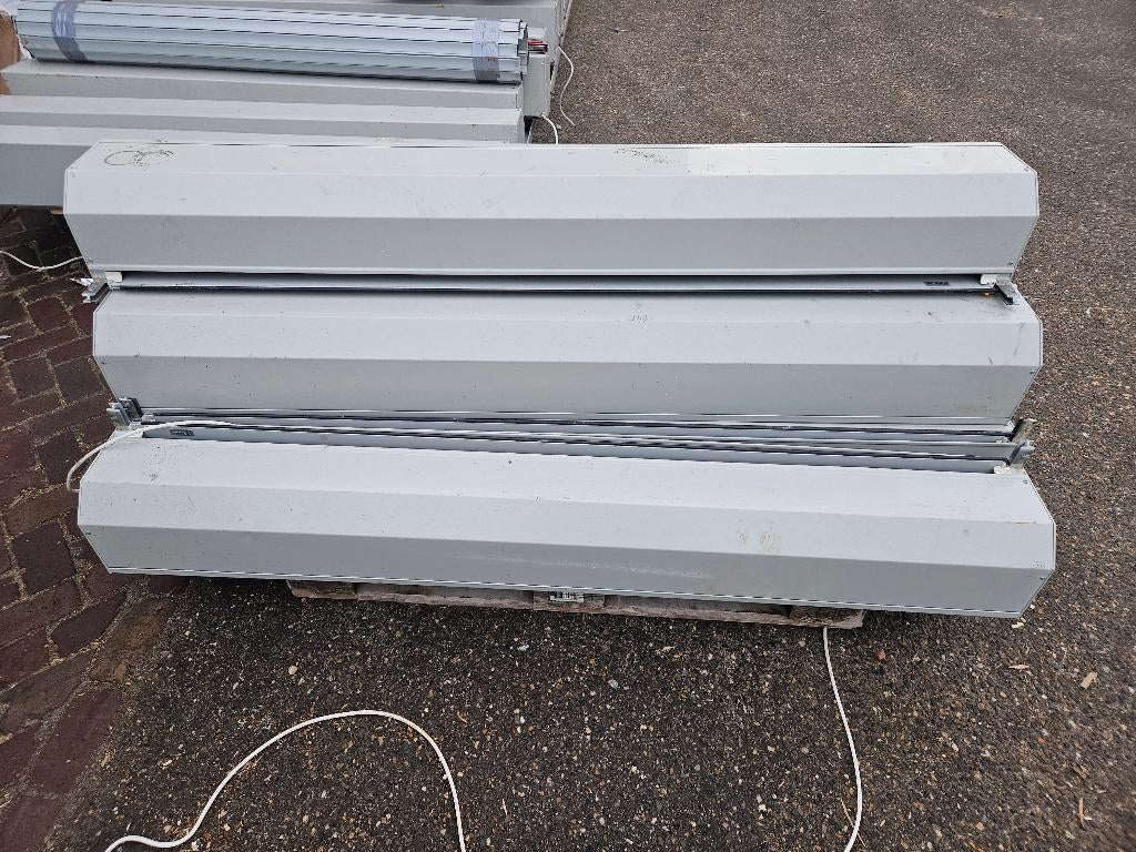 Partij elektrische rolluiken rolluik shutter ( 044 ), Doe-het-zelf en Verbouw, Rolluiken, Ophalen, Gebruikt, 200 cm of meer, Wit