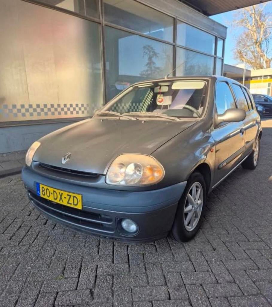 Renault Clio 1.6 16V 5DR 2000 Grijs APK NIEUW, Voorwielaandrijving, Stof, 40 €/maand, 4 cilinders