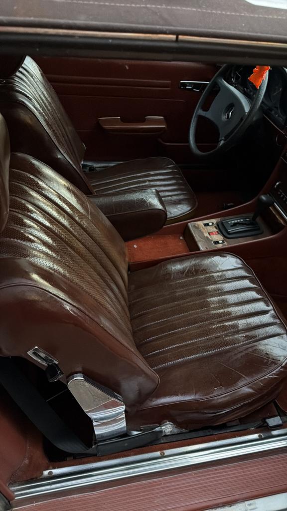 Gezocht! R107 w107 mercedes stoelen donker rood, Ophalen of Verzenden