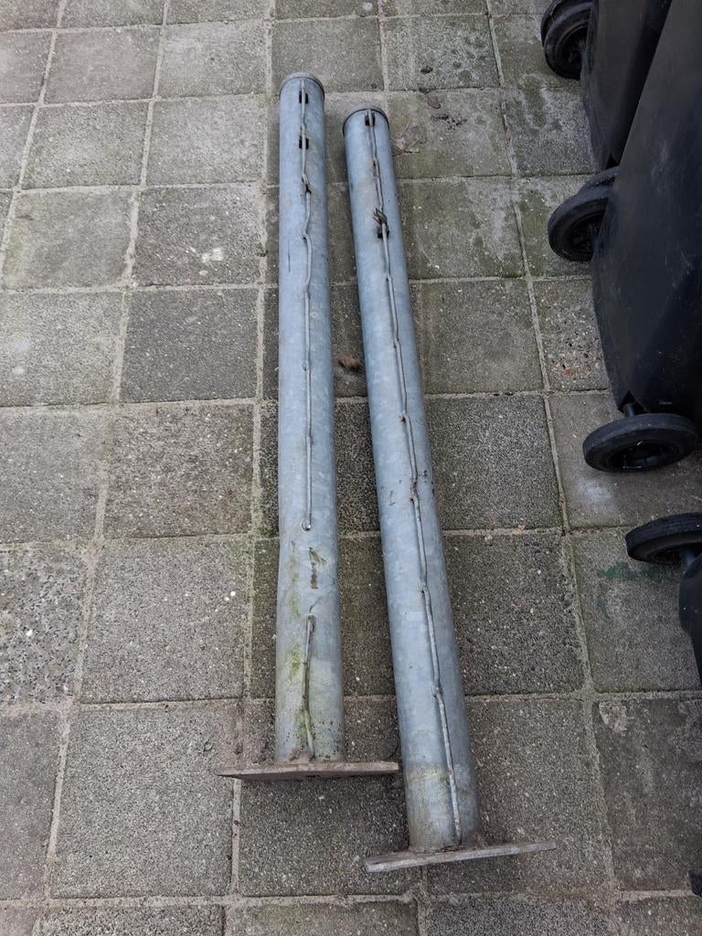 2 palen van inrijpoort heras, Ophalen