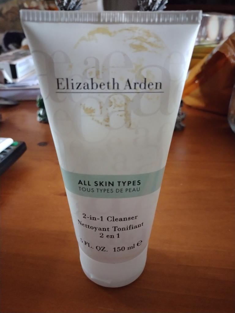 Elisabeth Arden 2-in-1 cleanser, Ophalen of Verzenden, Nieuw, Gehele gezicht, Reiniging