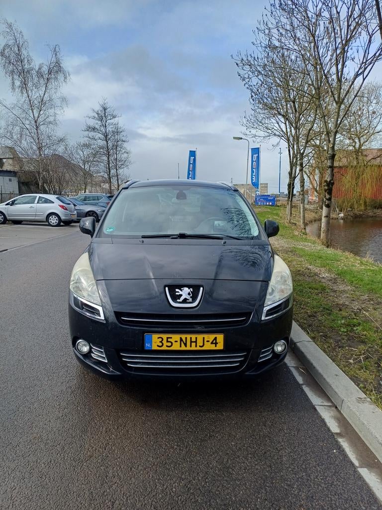 Peugeot 5008 1.6 THP 17 Aut6 2010 Zwart, Auto's, 7 stoelen, Zwart, Origineel Nederlands, Grijs