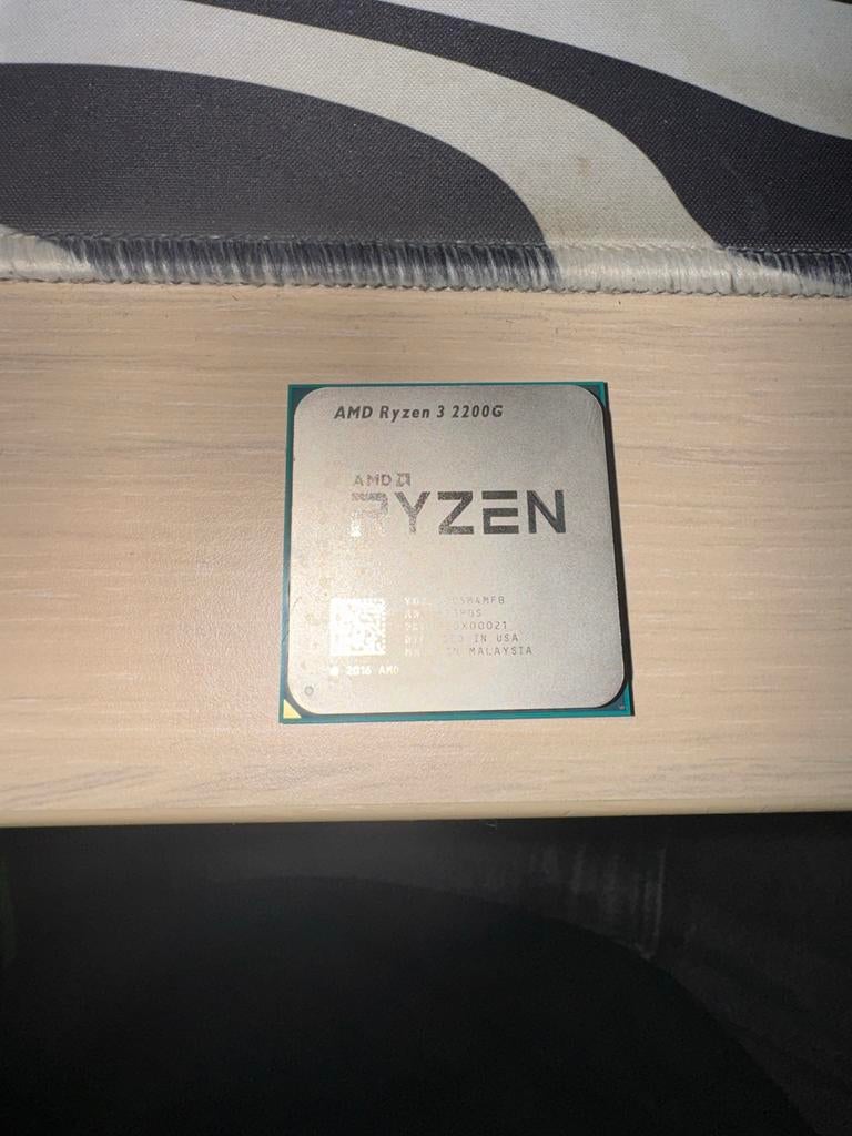 AMD Ryzen 3 2200G processor, Computers en Software, Processors, Ophalen of Verzenden, Gebruikt, 4-core, 3 tot 4 Ghz