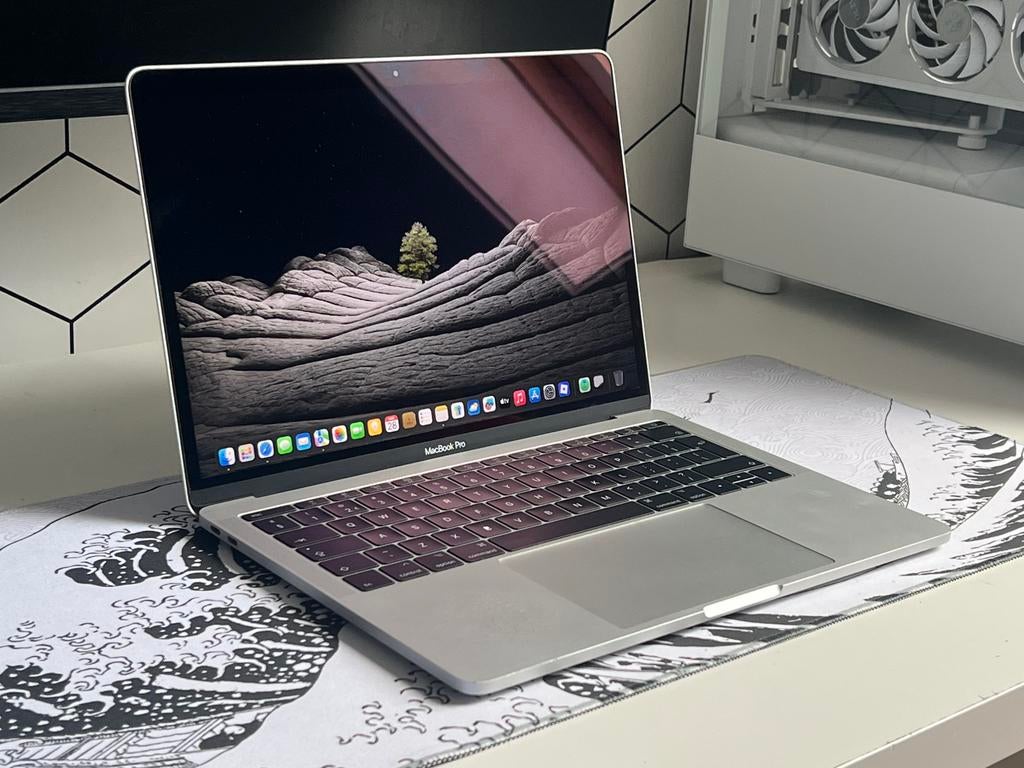 Macbook pro 2017, MacBook Pro, 256 GB, 2 tot 3 Ghz, Qwerty