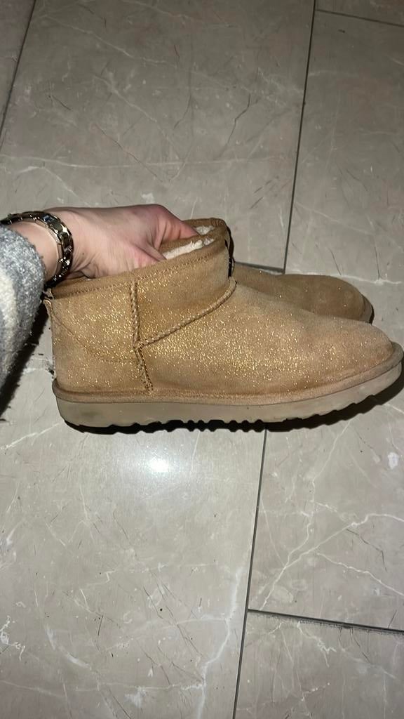 UGGS 36, Ophalen of Verzenden, Zo goed als nieuw, Jongen of Meisje, Overige typen