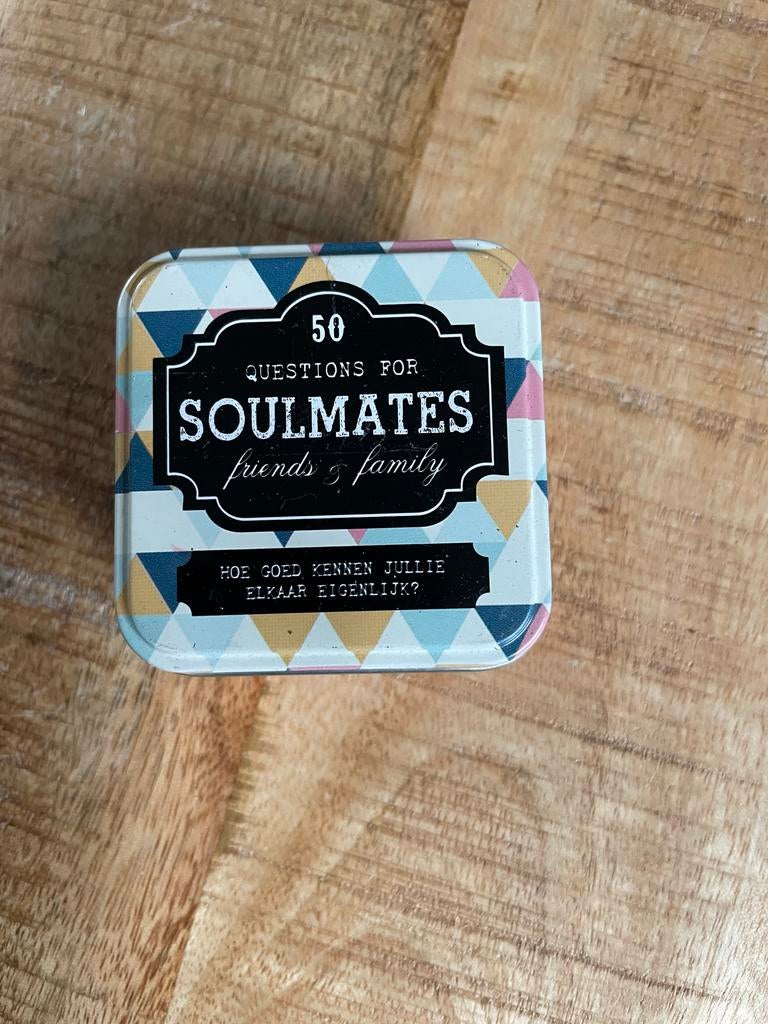 Soulmates: 50 vragen voor vrienden & familie, Hobby en Vrije tijd, Gezelschapsspellen | Overige, Drie of vier spelers, Ophalen of Verzenden