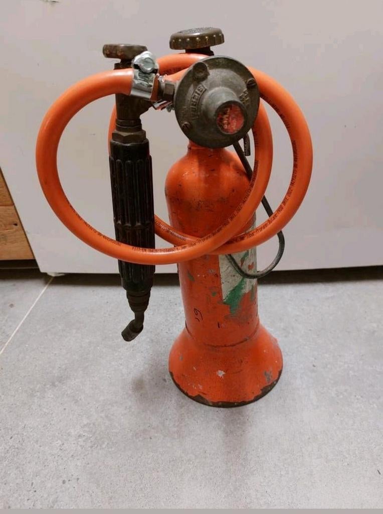 Karwei gasfles vulbaar gasbrander soldeerbrander
Gasfles, Ophalen of Verzenden, Gebruikt