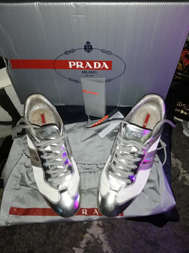 Prada sneakers maat 36 kleur wit/zilver met doos, Prada, Wit, Ophalen of Verzenden, Zo goed als nieuw