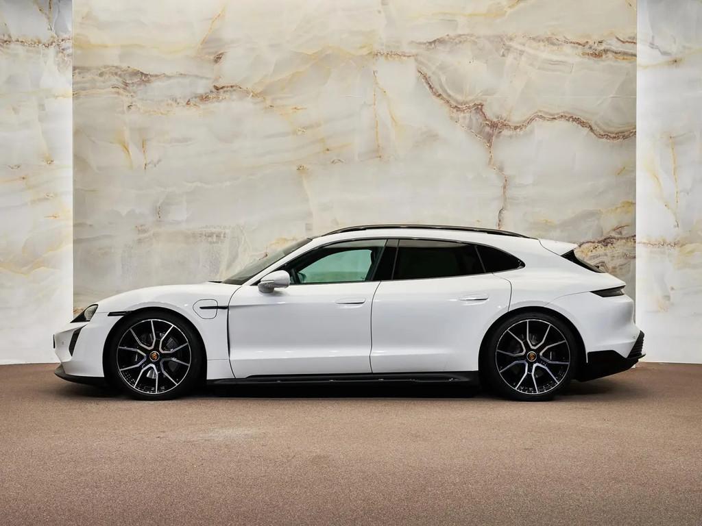 Porsche Taycan Sport Turismo, € 64.850,00, Automaat, Gebruikt, 110 €/maand, Wit
