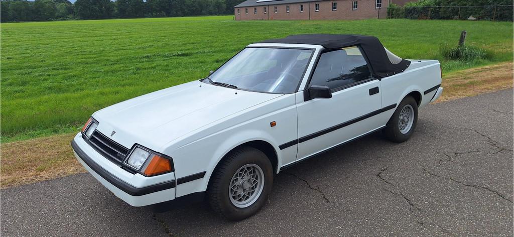 Toyota Celica 1.6 ST CABRIOLET BELASTING VRIJ (bj 1983), Auto's, Oldtimers, Zwart, Cabriolet, Open dak, Wit
