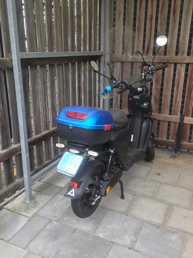 Wegen s aanschaf scootmobiel la Souris E-scooter, Fietsen en Brommers, Snorfietsen en Snorscooters, Ophalen of Verzenden