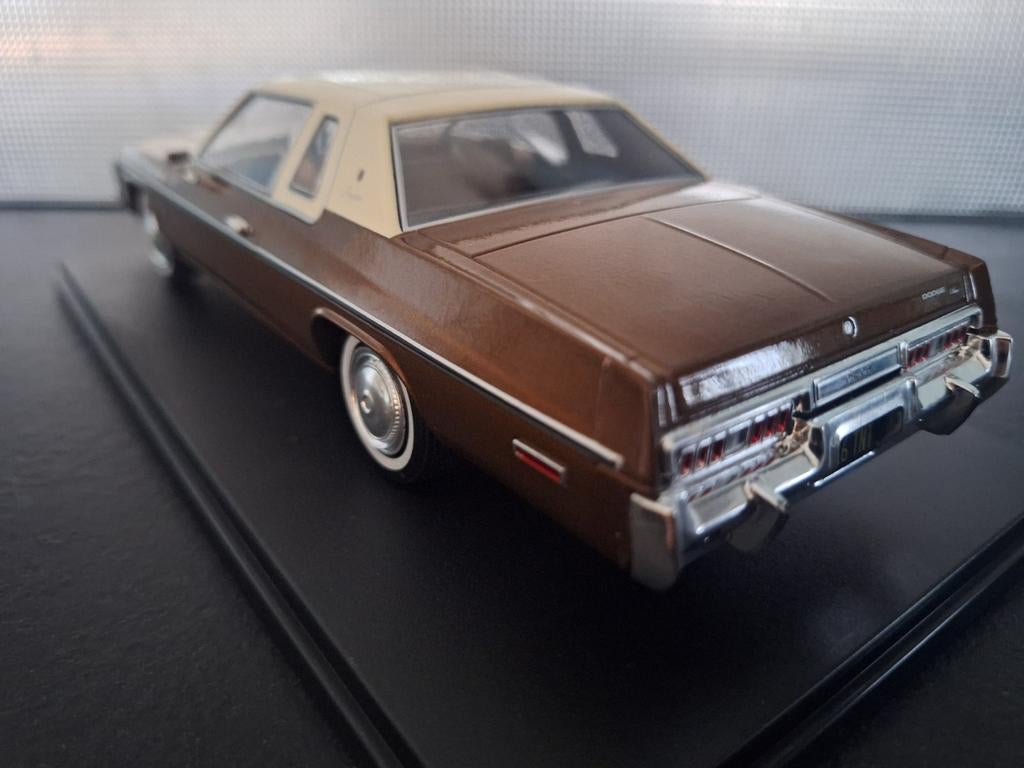 Dodge Royal Monaco Coupe 1977  Schaal 1:24, WhiteBox, Auto, Nieuw, WhiteBox