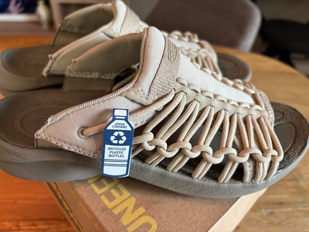 Keen Uneek slide instappers sandalen dames mt36 nieuw, Beige, Nieuw, Sandalen of Muiltjes, Ophalen of Verzenden