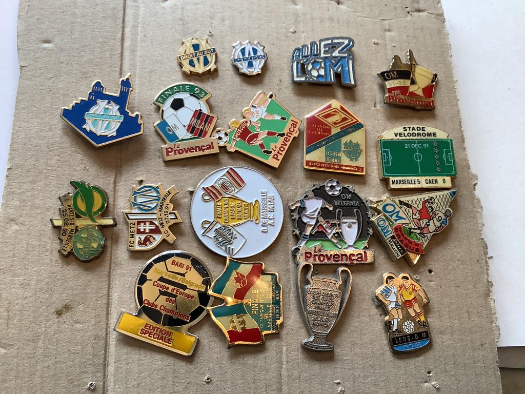 18 pins Olympique Mardeille, Ophalen of Verzenden, Zo goed als nieuw, Buitenlandse clubs
